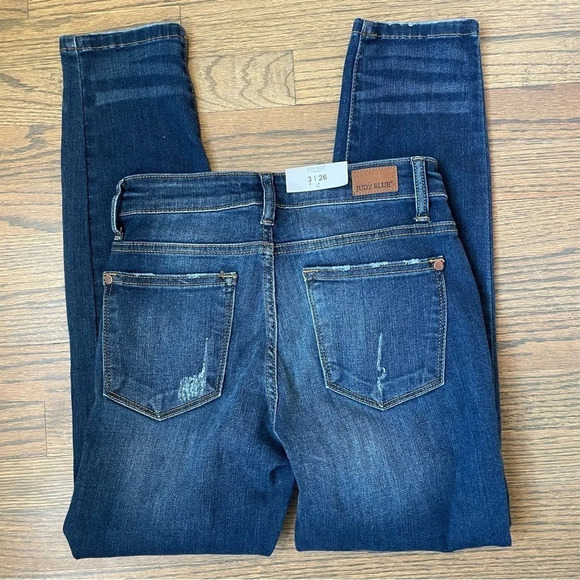 NWT Judy Blue Relaxed Fit Mid-Rise Jeans - Picture 4 of 7